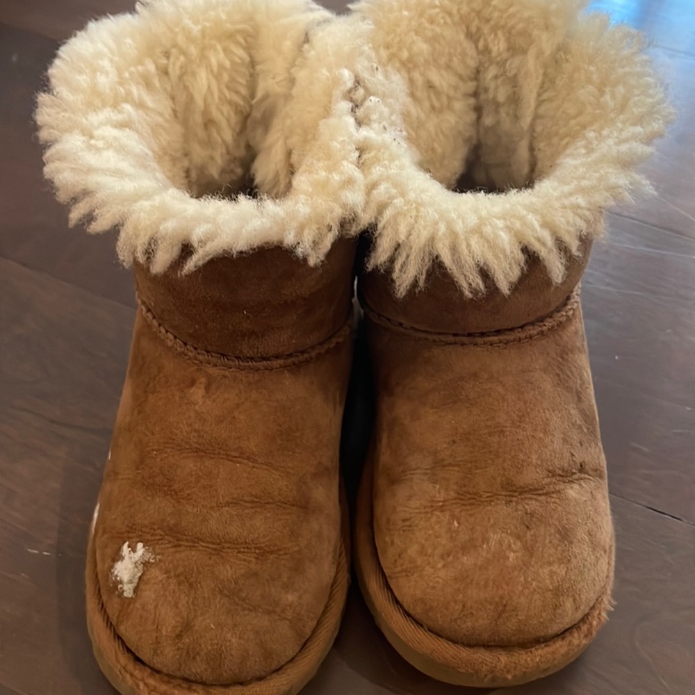 Ugg Bailey Bow sz9